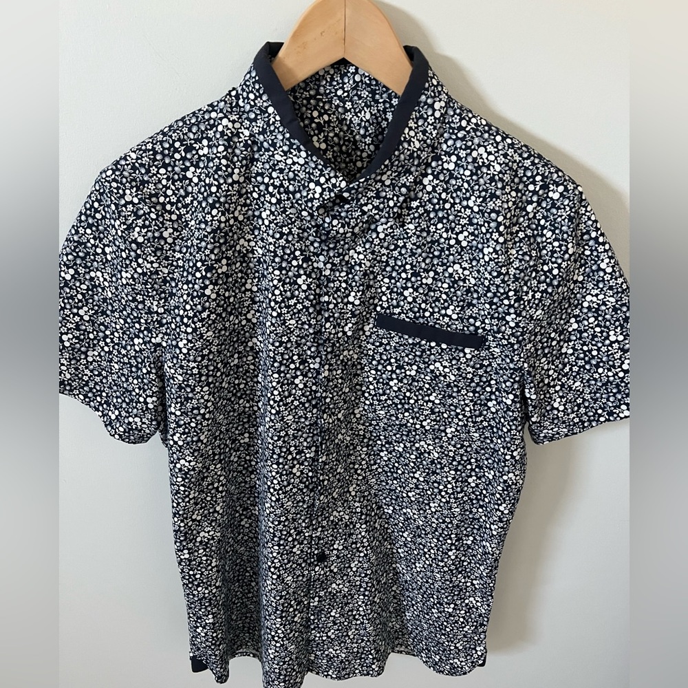 Lululemon Buttondown